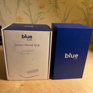 BLUE BY ADT  Smart Home HUB  S40LR1-01 AND INSIDE DOOR CAMARA MODEL#SCH2R0-29